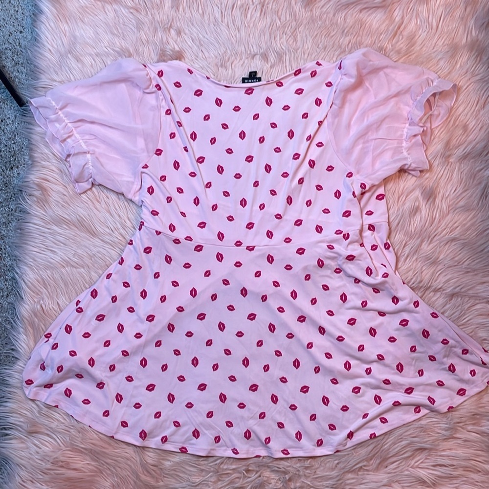 Torrid Studio Knit Chiffon Puff Sleeve Surplice Kiss Lip Print‎ Top Size 3 - Picture 6 of 7